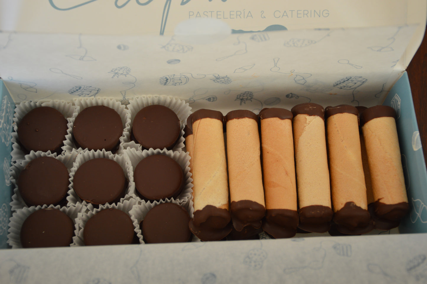 Caja mix alfajores + barquillos